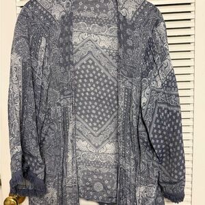 Zac & Rachel Blue and White Paisley Kimono Style cardigan